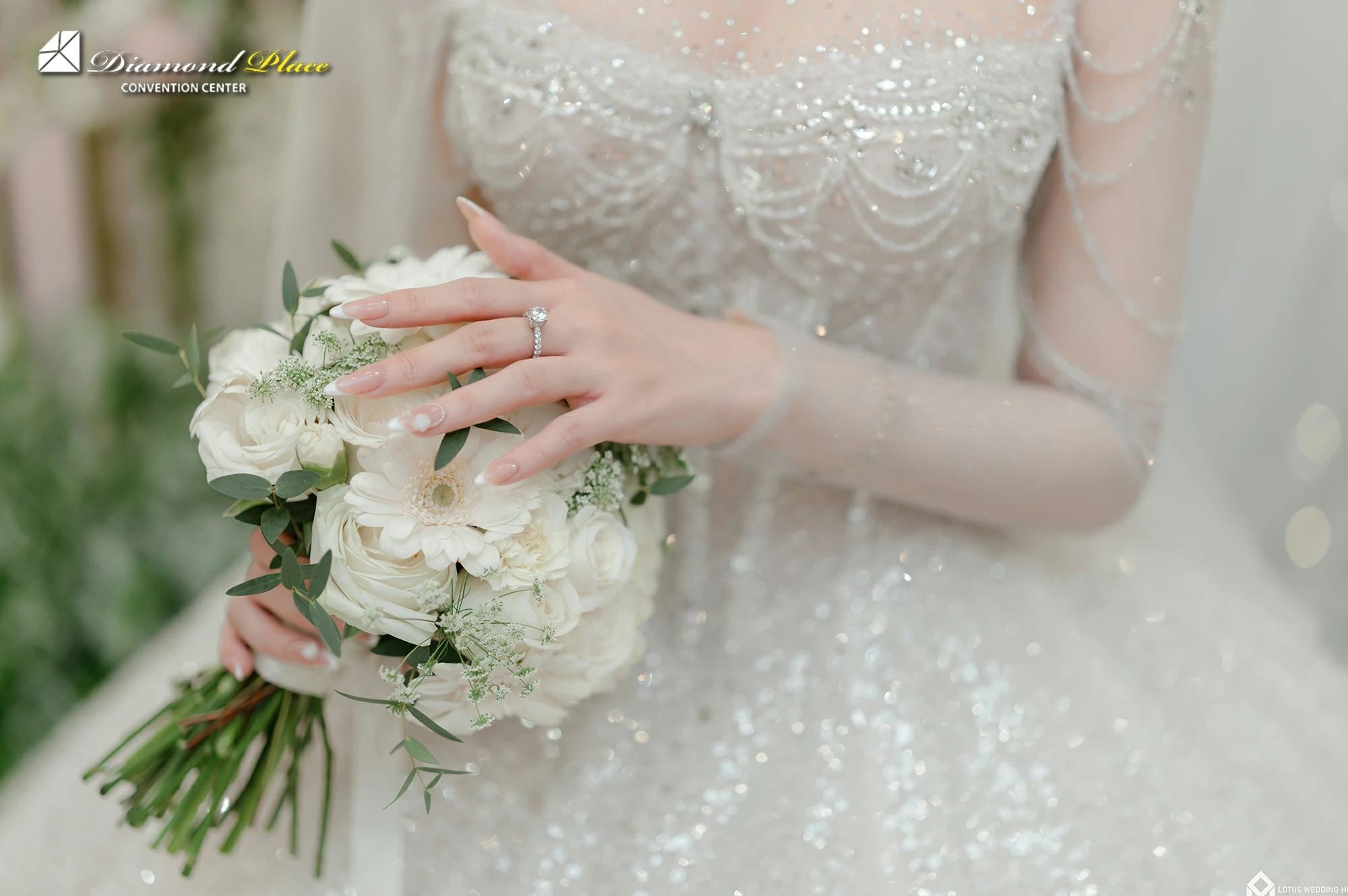 Top 12 mẫu nail đi dự đám cưới đẹp lung linh - NiNiStore 2024