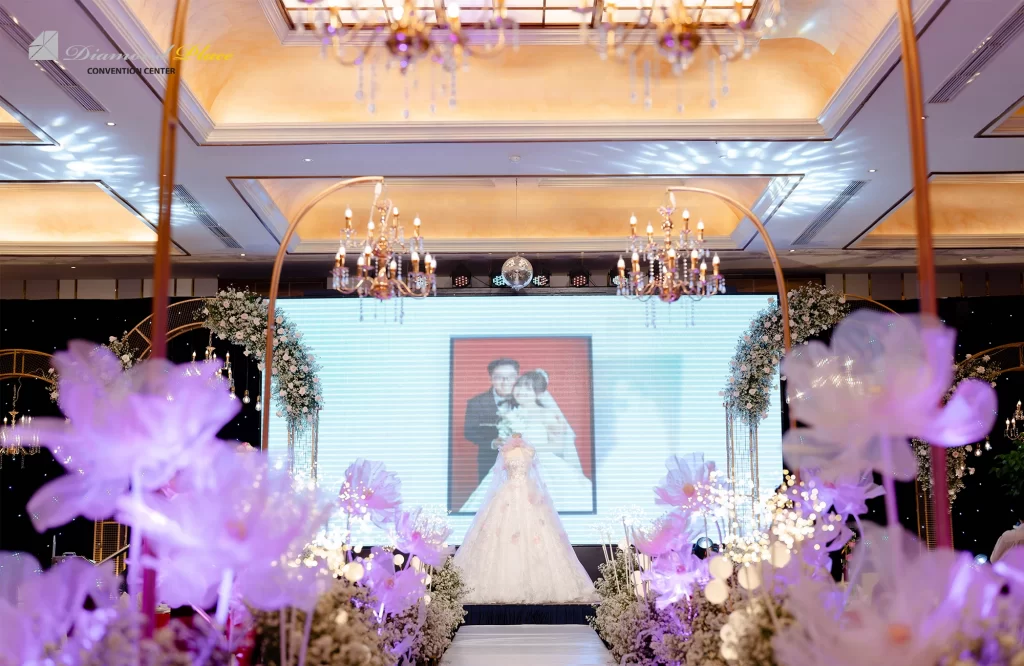 sảnh tiệc cưới tại Diamond Place - trang trí hoa tươi My Destiny