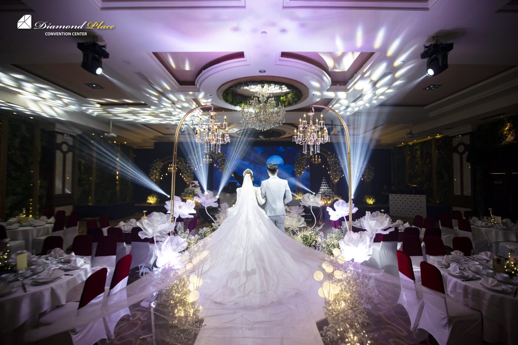 TOP 3 KHÔNG GIAN CƯỚI ĐƯỢC YÊU THÍCH NHẤT TẠI DIAMOND PLACE HỒ VĂN HUÊ Dâu Rể hạnh phúc với trang trí cưới "My Destiny"