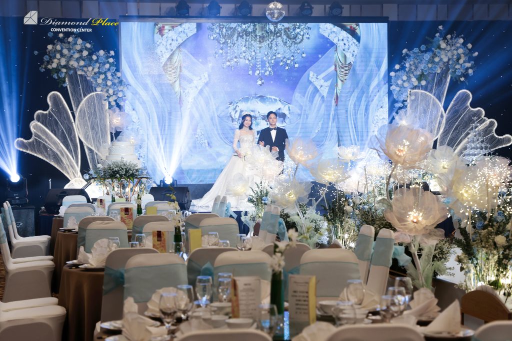 The Highlight Wedding - Một tiệc cưới ấn tượng, dưới ánh sáng tình yêu Dâu Rể trông không gian cưới "Biển trời tinh khôi"