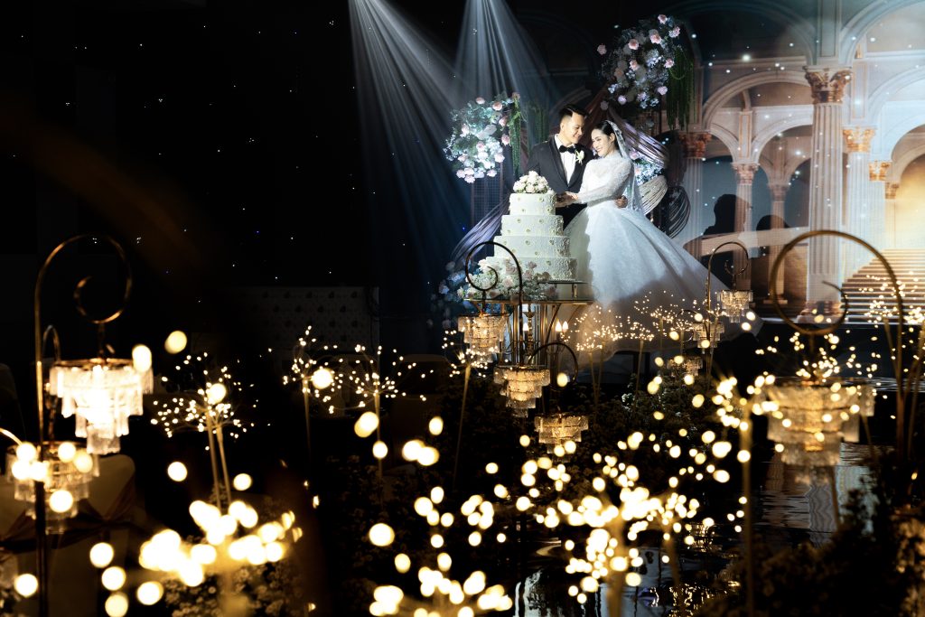 Nghi thức lễ cắt bánh tại Diamond Place